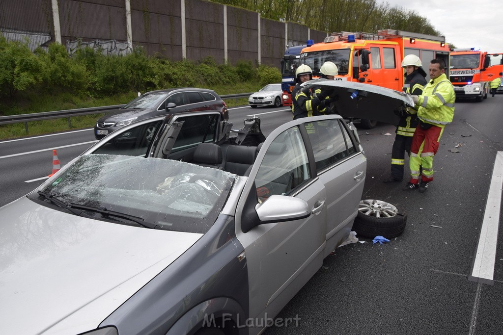 VU Auffahrunfall A 3 Rich Oberhausen kurz vor AS Koeln Dellbrueck P097.JPG - Miklos Laubert